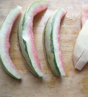 小儿痱子用什么方法最有效__痱子小儿长痱子有什么方法